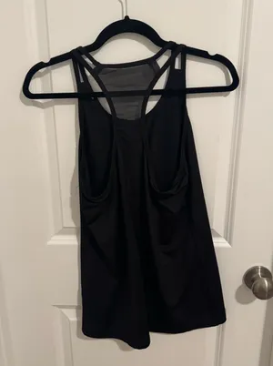 Black sleeveless workout top Size M thumbnail 1