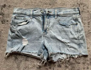 Old Navy Boyfriend Jean Shorts Mid-Rise thumbnail 1