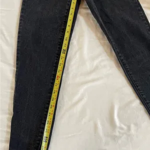 Levis High Waisted Mom Jeans Black Washed Distressed Women's Size 24 thumbnail 2