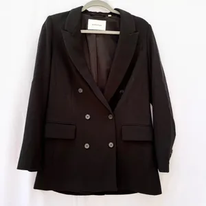 ARITZIA | BABATON BLACK DOUBLE BREASTED BLAZER SIZE 0 thumbnail 2