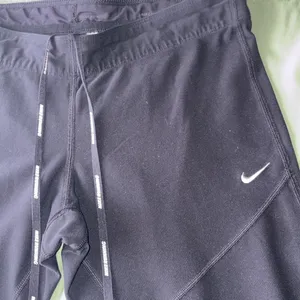 Nike Dri-Fit capri leggings thumbnail 2