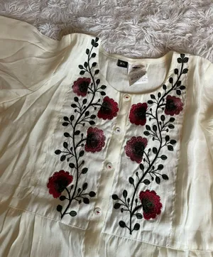 White Shirt/Kurti Size XS thumbnail 2