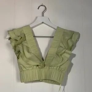 Abercrombie & Fitch Crop Top XXS Green Ruffle Sleeveless Elastic Hem thumbnail 2
