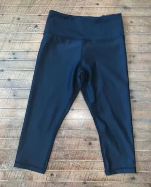 Zyia black cropped Athleisure size 4 workout leggings thumbnail 1