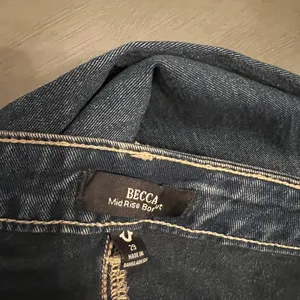 True Religion Blue Jeans with Vintage Wash and Horseshoe Stitching thumbnail 4