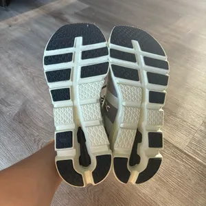 ON CLOUD Swiss Engineering  WOMENS SHOES SIZE 10.5 thumbnail 10