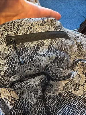 Lululemon Wunder Under Black & White Lace Nulux Leggings size 8 Excellent thumbnail 8