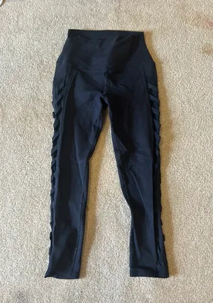 Alo capri leggings thumbnail 1
