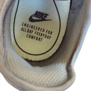 EUC Nike Air Max Axis Running Shoes Grey Size 8.5 thumbnail 8