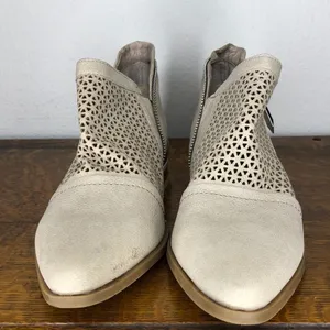 ‎Fergie Booties Size 7 thumbnail 7