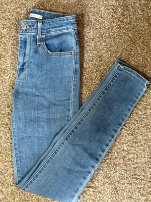 Levi’s 721 High-Rise Skinny Jeans thumbnail 1