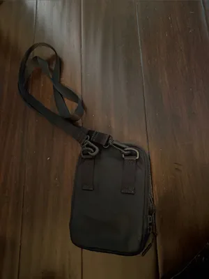 lululemon athletica Black Crossbody Phone Pouch with Vertical Logo *READ thumbnail 2