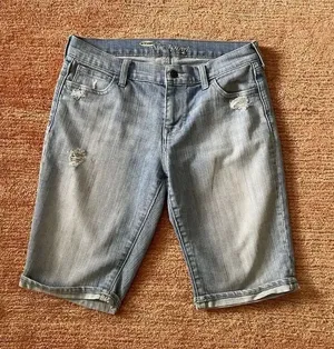 Old Navy Women’s Blue Destroyed Shorts Bermuda Size S thumbnail 1