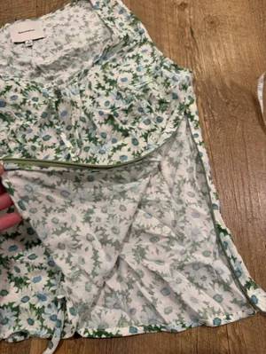 Reformation Green Floral Tie-Front V-Neck Miri Floral Daisy Tank 8 thumbnail 6