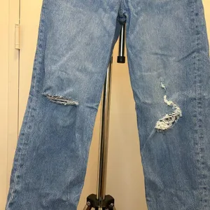 Levi's X Revolve Ribcage Straight Ankle Jeans in Jazz Time with Distressing thumbnail 8