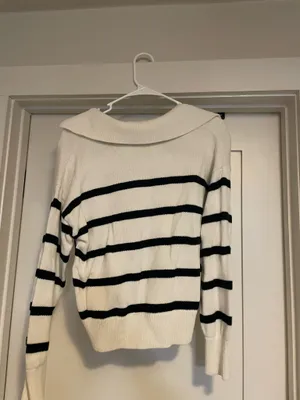 Old Navy Sweater thumbnail 2