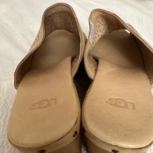 Women's Ugg Wooden Heel Tan Leather Peep Toe Laser Cut Clogs size 9 thumbnail 7