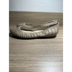 Louise et Cie Ashlin Beige Leather Pleated Ballet Flats Pointed Toe Box Size 37 thumbnail 4