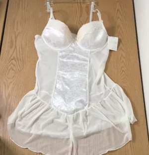 New Women’s Rene Rofe Underwired Lingerie Chemise Gown Slip Ivory Size Medium thumbnail 1