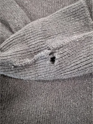 Vintage Burberrys | Small | Lambswool Navy V-Neck Sweater thumbnail 4