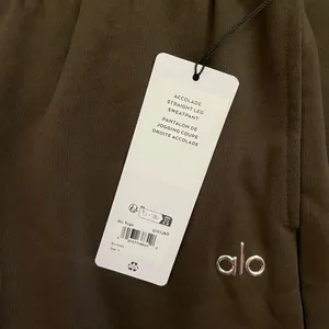Alo Yoga NWT Accolade Straight Leg Sweatpants in Expresso Color Size S thumbnail 8