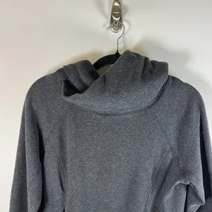 Lululemon Hoodie Womens Size‎ 8 Grey Heavy Sweater Pullover Pockets Performance thumbnail 2