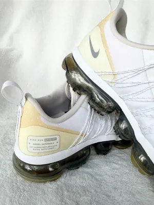 Nike Air Vapormax Run Utility White Silver Shoes AQ8811-100 Women's Size 8 thumbnail 11