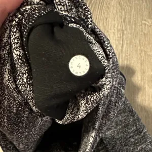 Lululemon Sz 4 Wunder Under Hi‎ Rise 7/8 Tight Workout Athletic Women’s Leggins thumbnail 6