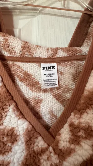 PINK Victoria's Secret Fleece Pullover thumbnail 2