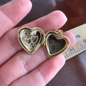Vintage Gold Tone Locket Necklace thumbnail 2