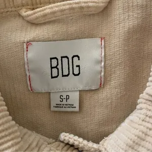 BDG Beige Corduroy‎ Cropped Jacket Small Button Front Long Sleeve Raw Hem thumbnail 5