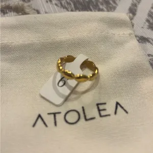 Gold Women's Ring Size 6 thumbnail 7