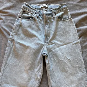 Abercrombie Jeans Ultra High-Rise 90s Straight Curve Love thumbnail 3
