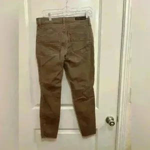 Rock & Republic Kashmiere Taupe Distressed Jeans Women’s Size 6M thumbnail 3