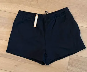 New Skims Shorts L thumbnail 1