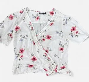 Abercrombie & Fitch white floral wrap top with‎ pink and blue flowers thumbnail 1