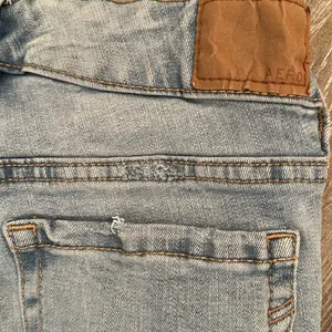 Women’s size 0 low rise jegging light wash destroyed stretchy jeans thumbnail 6