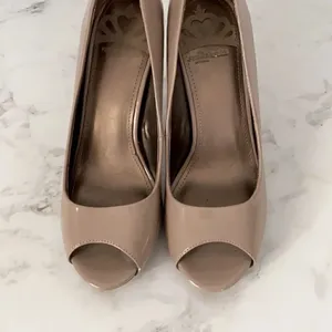 Fergalicious heels EUC    thumbnail 2