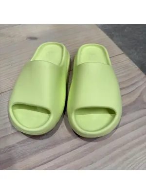 Yeezy Slides thumbnail 2