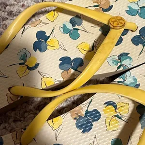 Tory Burch Floral Flip Flops Yellow Floral Slim Strap- Size 8 thumbnail 6