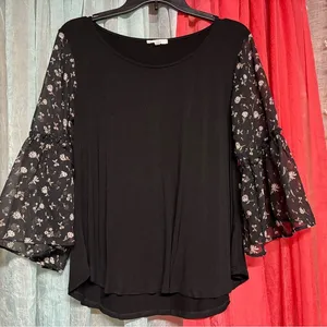 Maurice’s Floral Sleeve Black Top thumbnail 1