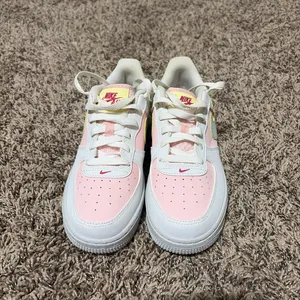Nike Air Force 1 thumbnail 2