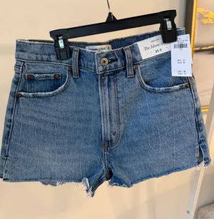 Abercrombie High-Rise Mom Shorts thumbnail 1