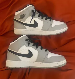 Air Jordan 1 Mid Smoke Gray thumbnail 1