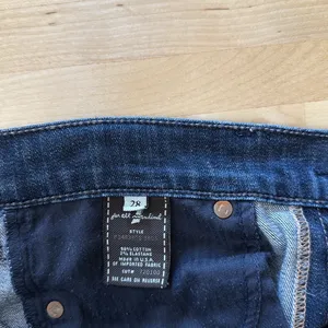 7 For All Mankind Mid-Rise Dojo Crop Jeans, 28 thumbnail 8