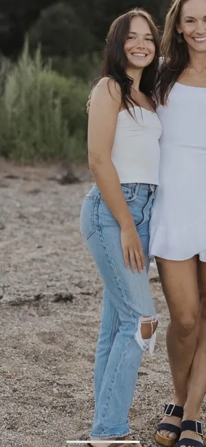 Abercrombie High-Rise Jeans 90s Straight Curve Love thumbnail 4