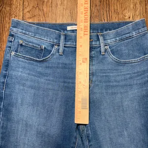 Levi's 312 Shaping Slim Jeans Medium Wash Blue Denim Women's Size 30 thumbnail 8