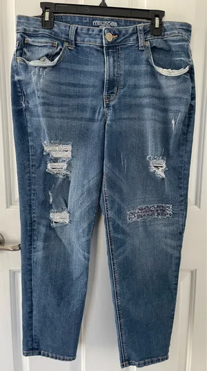 Maurice’s Mid Rise Distressed Floral Patch Crop Jeans Size 14 thumbnail 1