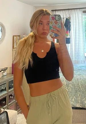 Black Little V Tank thumbnail 1