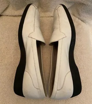 Feather Lite Leather Upper flat White Loafer Size 8 thumbnail 1